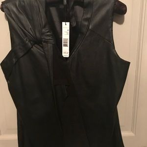 Ellie Tahari  black leather sleeveless top w/ side zipper v-neck.